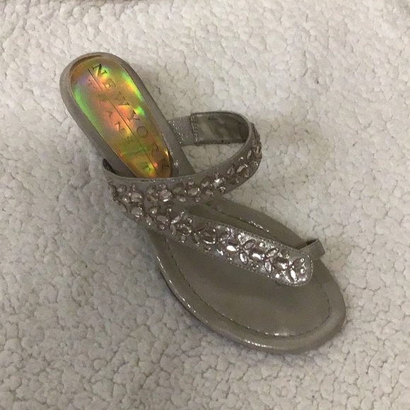 NEW YORK TRANSIT GOLD BLING SANDALS 6 - Picture 1 of 10